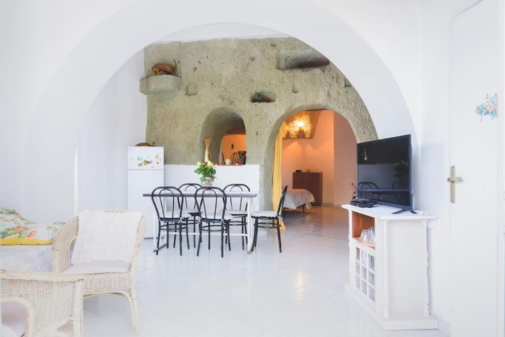 Appartamento In Pietra Di Tufo Verde Ischitana, Forio Forio  ภายนอก รูปภาพ